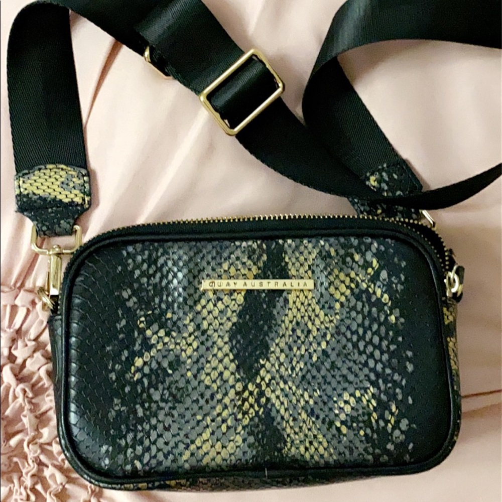 Quay Australia snake print black & gold purse🖤🐍